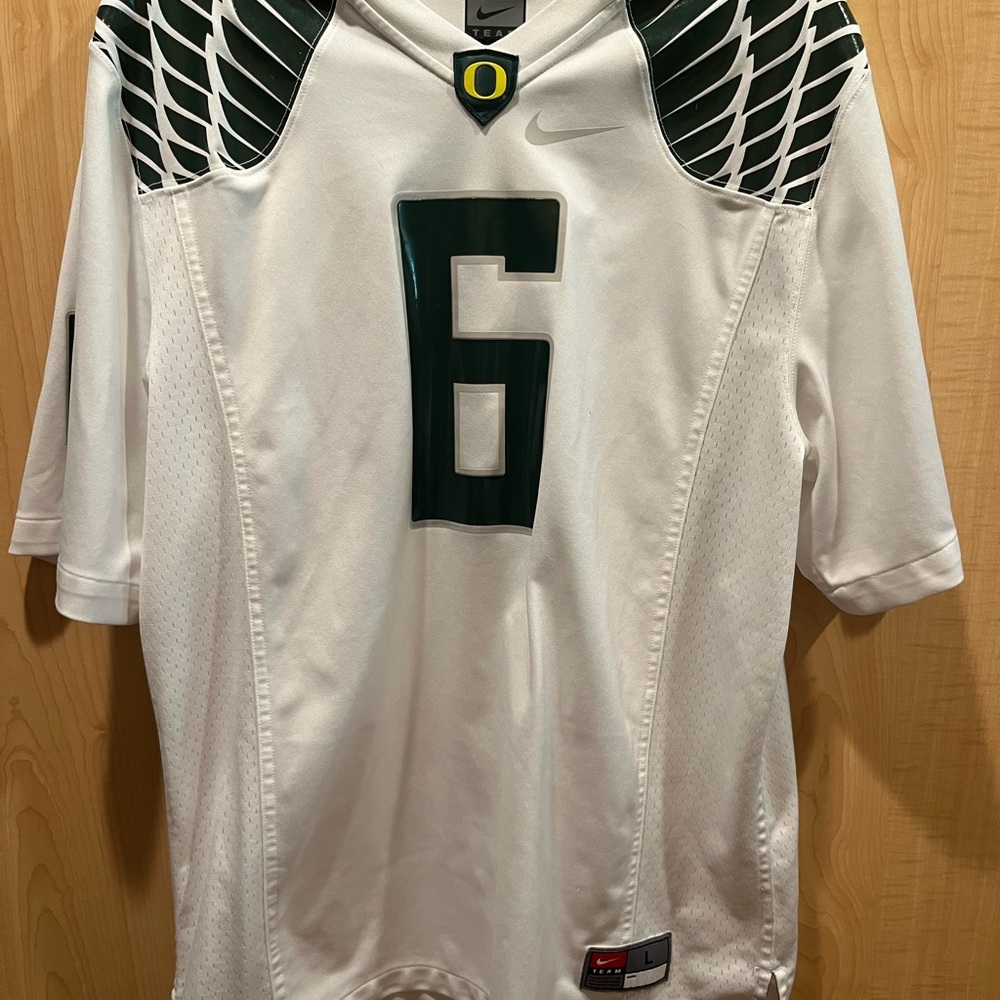 Oregon Ducks Nike Football Jersey #6, size L